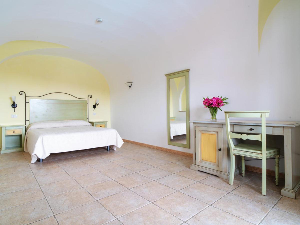 Hotel Pedra Santa Baja Sardinia Exterior photo