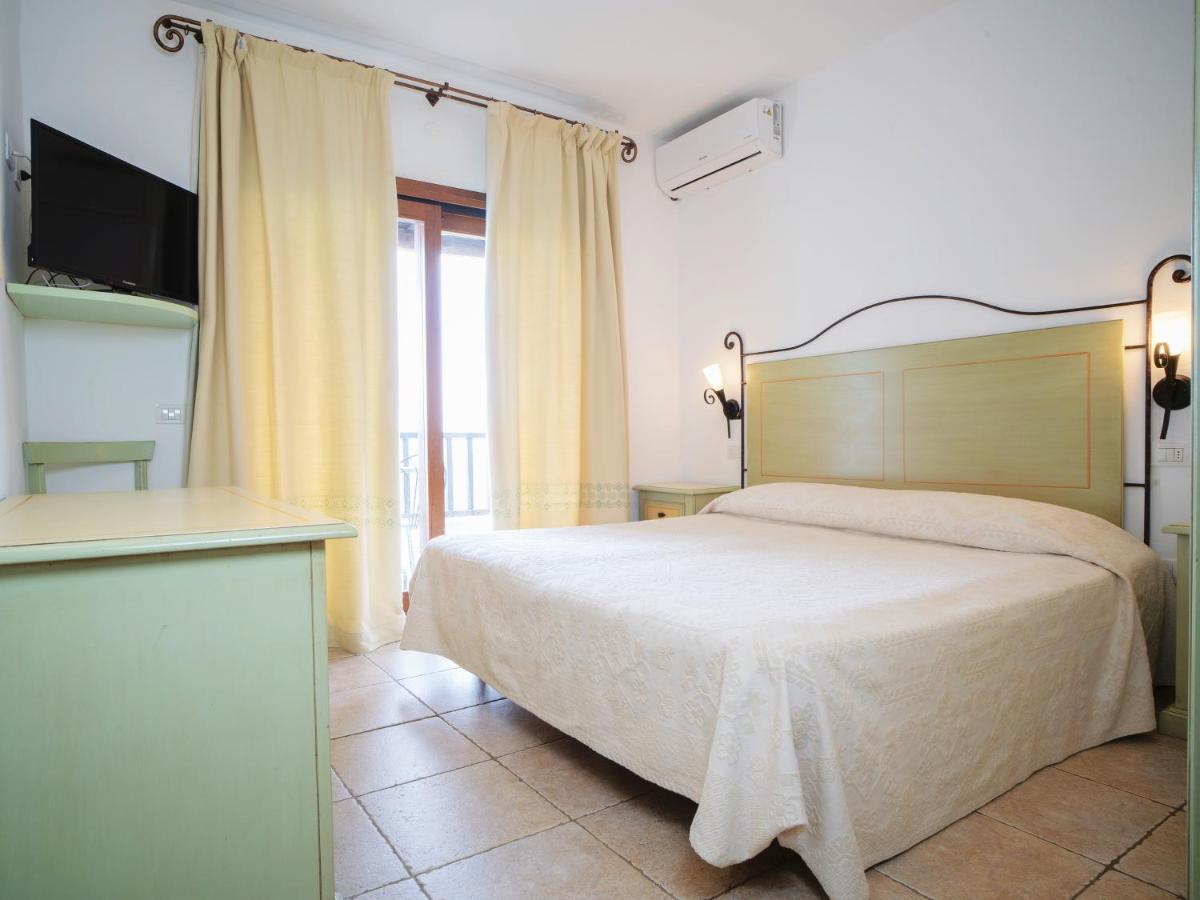 Hotel Pedra Santa Baja Sardinia Exterior photo