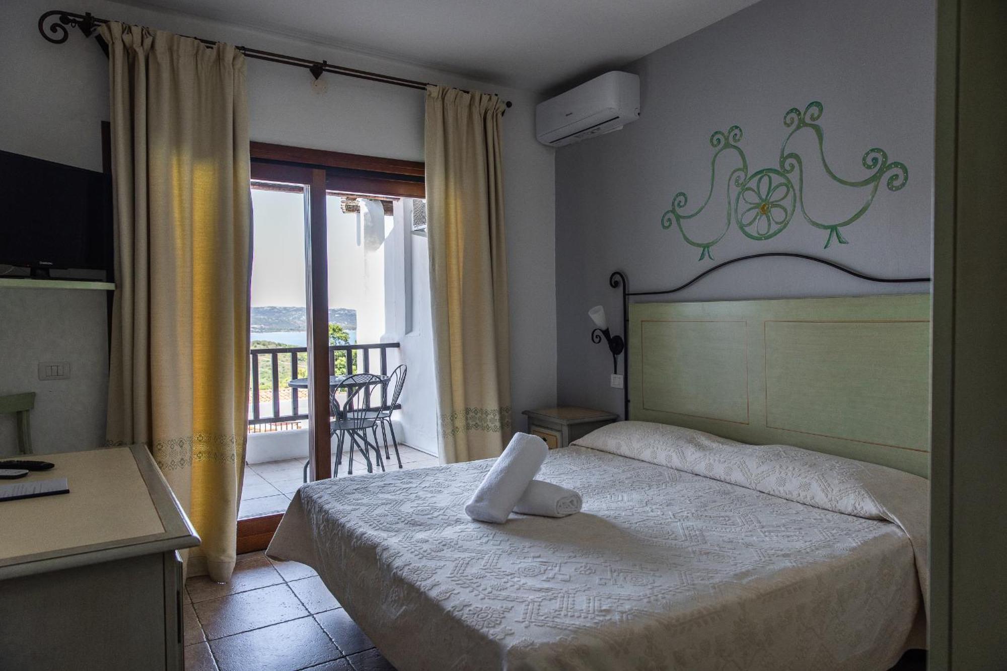 Hotel Pedra Santa Baja Sardinia Exterior photo