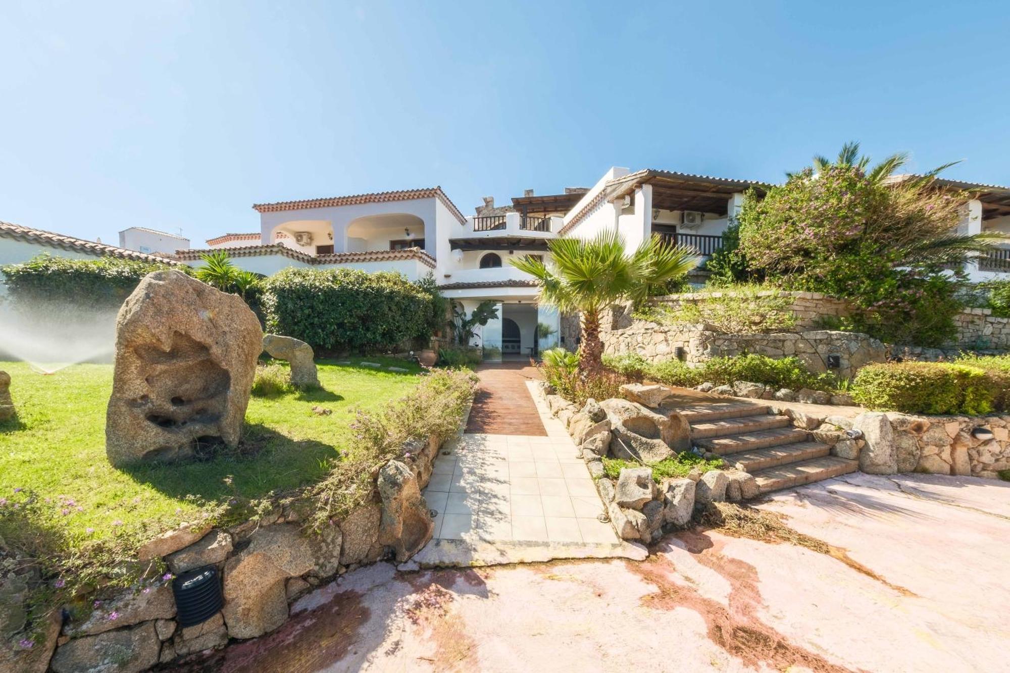 Hotel Pedra Santa Baja Sardinia Exterior photo